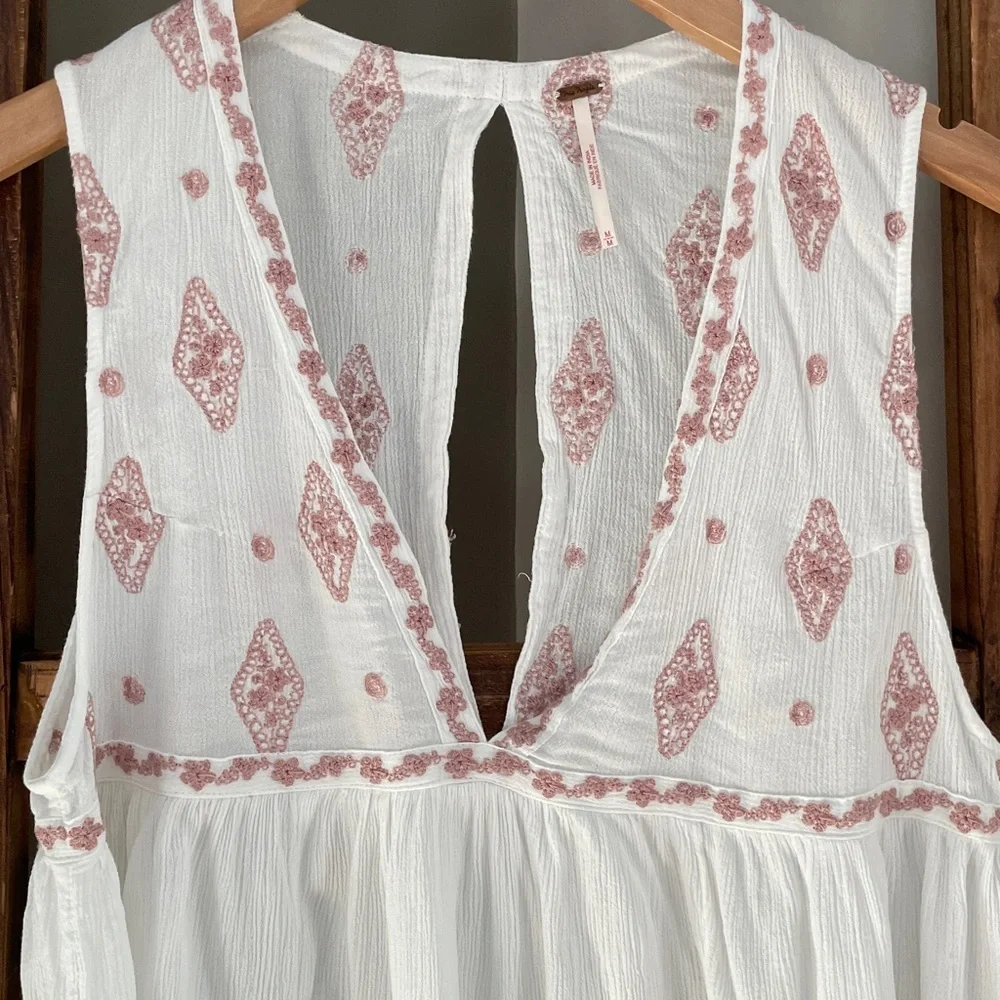 FREE PEOPLE SLEEVELESS DIAMOND
EMBROIDERED TOP - Picture 4 of 14